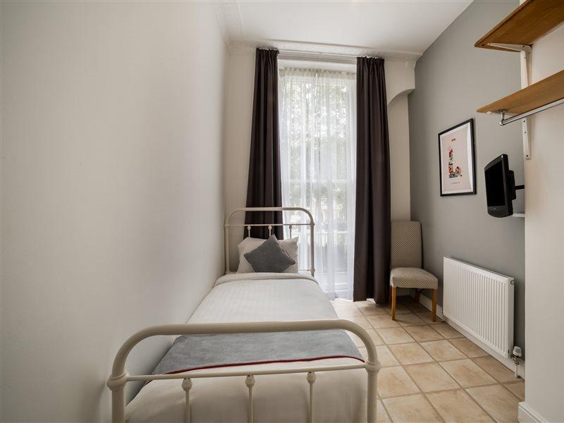 Oyo Kings Hotel